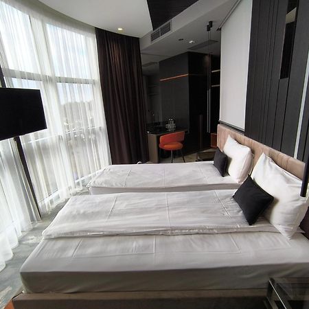Hotel Zeneva Lux Крагуевац Экстерьер фото