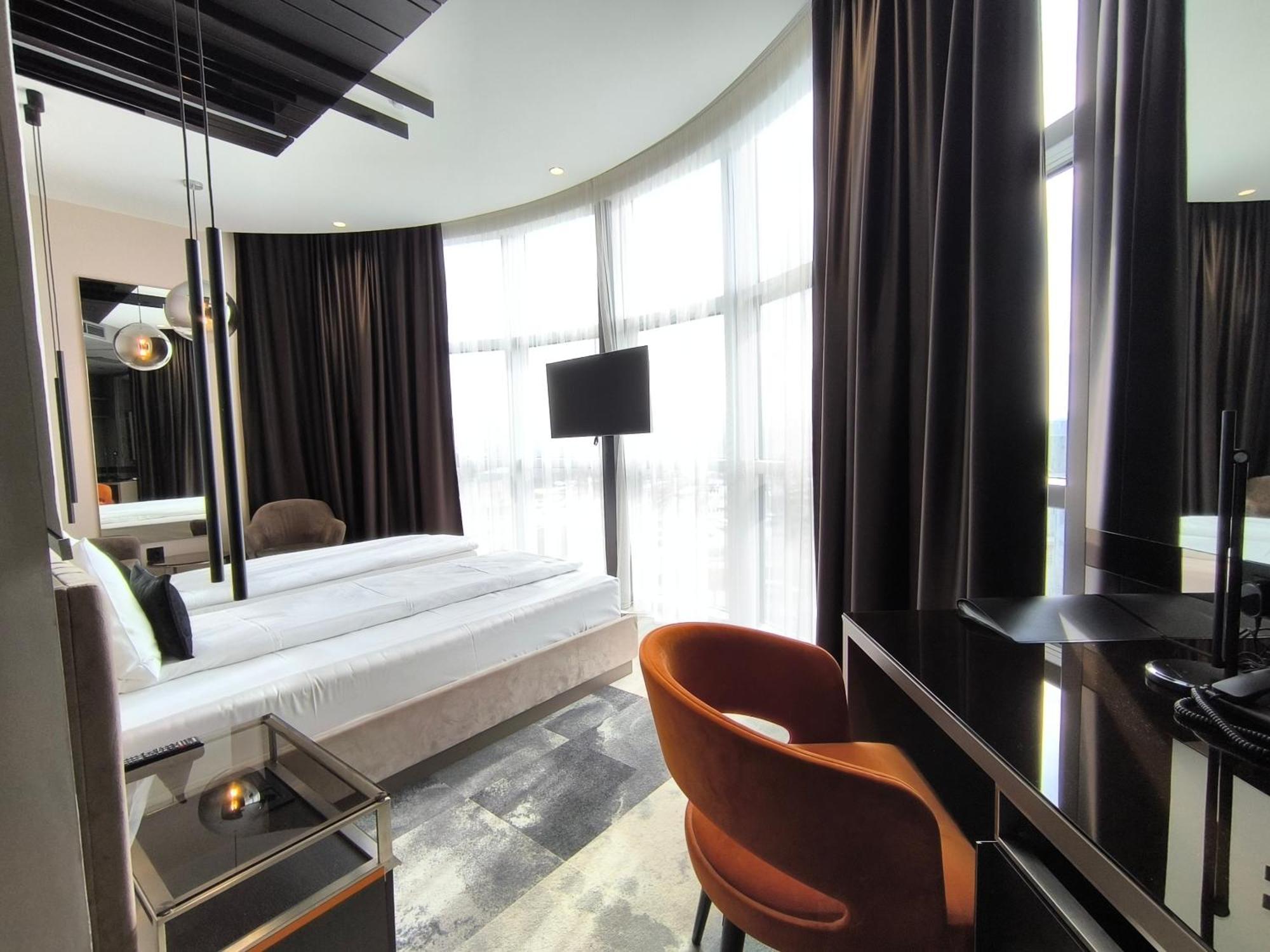 Hotel Zeneva Lux Крагуевац Экстерьер фото