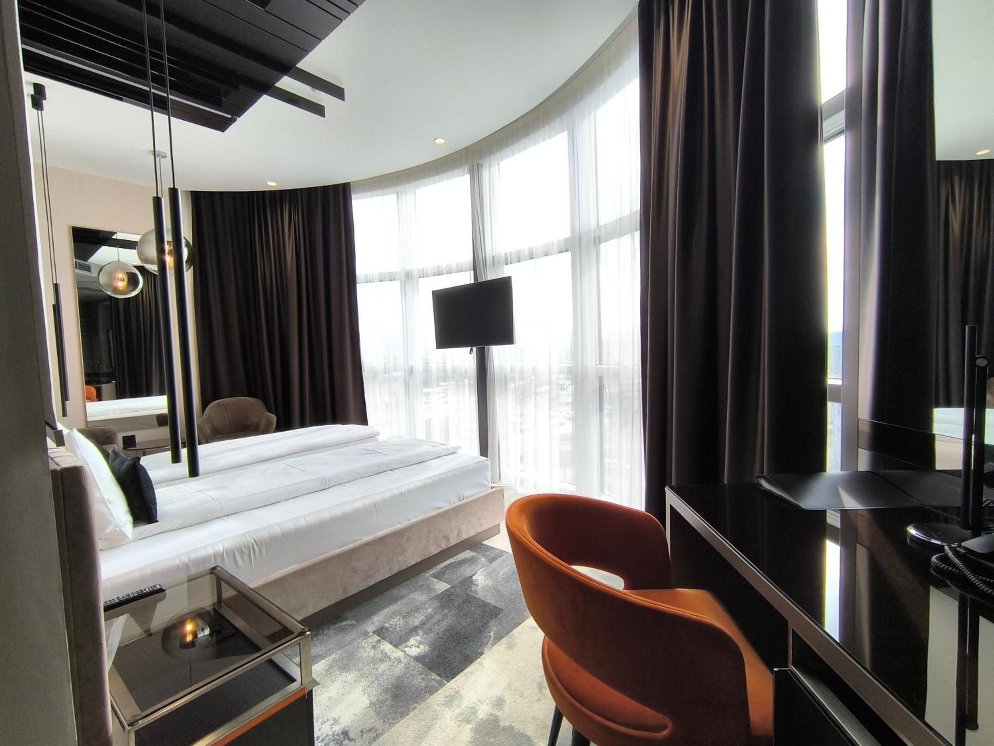 Hotel Zeneva Lux Крагуевац Экстерьер фото