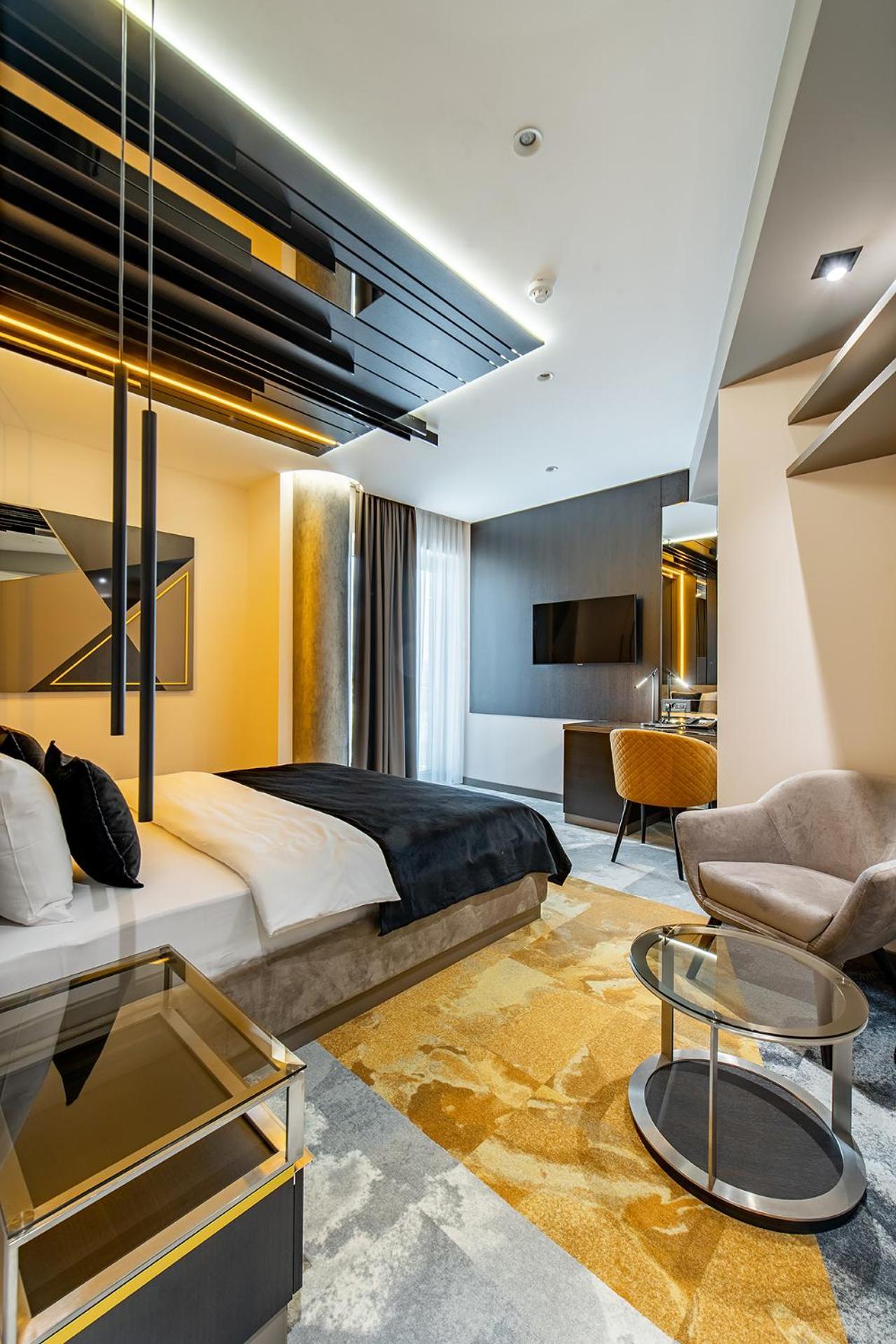 Hotel Zeneva Lux Крагуевац Экстерьер фото
